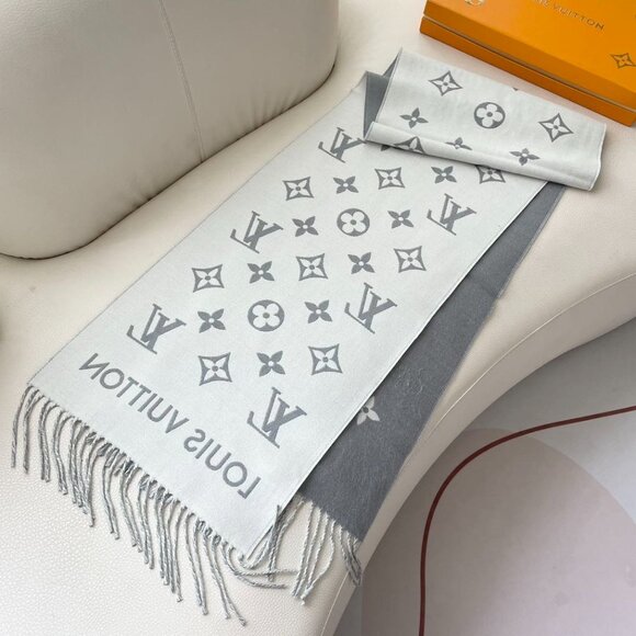 Louis Vuitton Monogram Grey Scarf - Picture 3 of 6